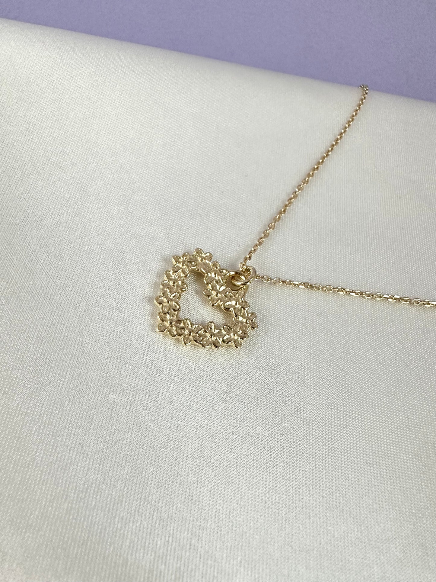 Necklace with Heart of flowers